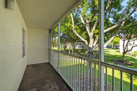 Condo in Pembroke Pines, Florida, 2 bedrooms  № 2060950 - photo 20