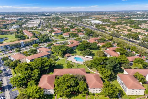 Condo in Pembroke Pines, Florida, 2 bedrooms  № 2060950 - photo 22