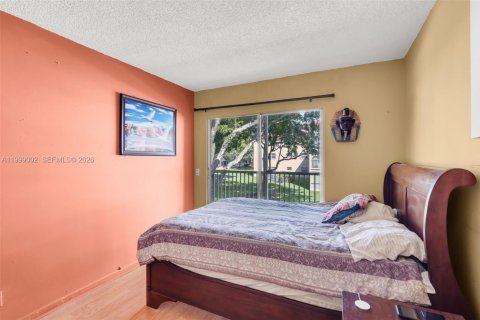 Condo in Pembroke Pines, Florida, 2 bedrooms  № 2060950 - photo 14