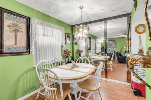 Condo in Pembroke Pines, Florida, 2 bedrooms  № 2060950 - photo 8