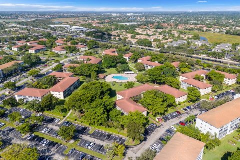 Condo in Pembroke Pines, Florida, 2 bedrooms  № 2060950 - photo 26