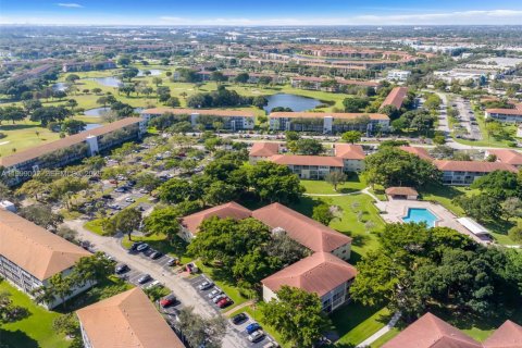 Condo in Pembroke Pines, Florida, 2 bedrooms  № 2060950 - photo 23