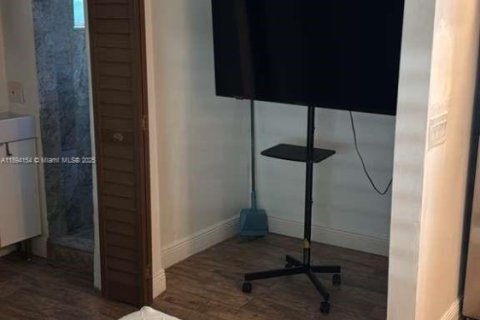 Immobilier commercial à louer à Miami, Floride: 285.21 m2 № 1966251 - photo 5