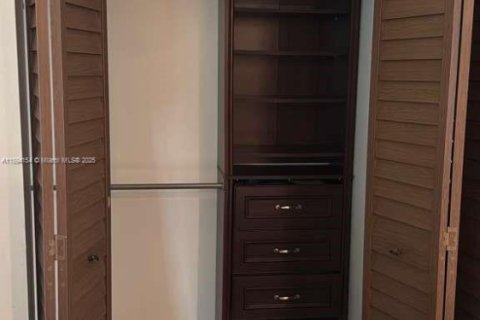 Immobilier commercial à louer à Miami, Floride: 285.21 m2 № 1966251 - photo 8