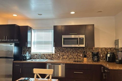 Immobilier commercial à louer à Miami, Floride: 285.21 m2 № 1966251 - photo 2