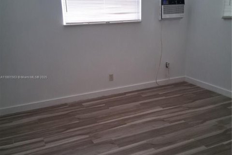 House in Pompano Beach, Florida 2 bedrooms, 138.24 sq.m. № 1925443 - photo 5