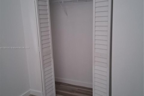 House in Pompano Beach, Florida 2 bedrooms, 138.24 sq.m. № 1925443 - photo 6