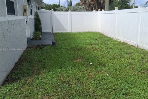 House in Pompano Beach, Florida 2 bedrooms, 138.24 sq.m. № 1925443 - photo 13
