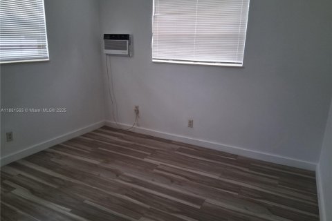 House in Pompano Beach, Florida 2 bedrooms, 138.24 sq.m. № 1925443 - photo 7