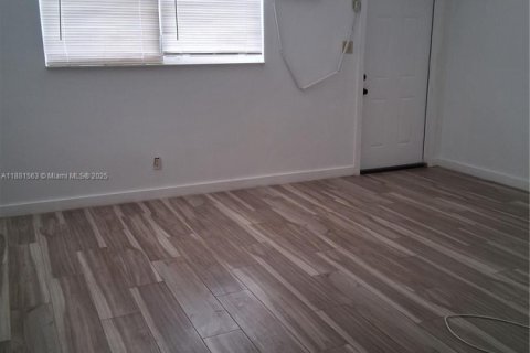 House in Pompano Beach, Florida 2 bedrooms, 138.24 sq.m. № 1925443 - photo 4
