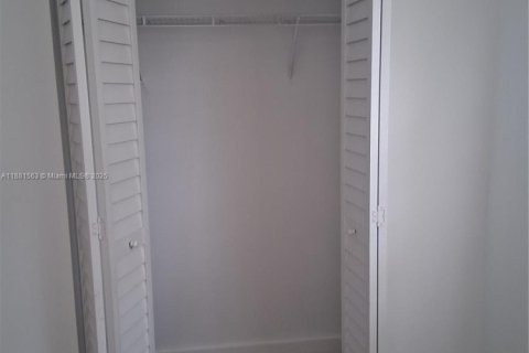 House in Pompano Beach, Florida 2 bedrooms, 138.24 sq.m. № 1925443 - photo 8