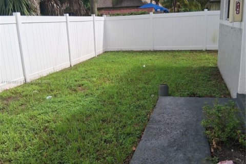 House in Pompano Beach, Florida 2 bedrooms, 138.24 sq.m. № 1925443 - photo 12
