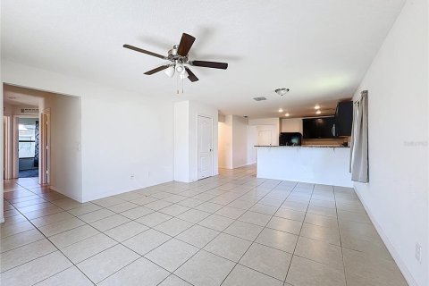 House in Dundee, Florida 4 bedrooms, 171.96 sq.m. № 2105509 - photo 10