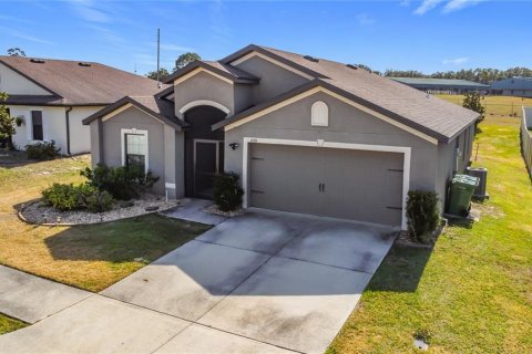 House in Dundee, Florida 4 bedrooms, 171.96 sq.m. № 2105509 - photo 2