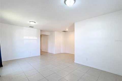 House in Dundee, Florida 4 bedrooms, 171.96 sq.m. № 2105509 - photo 23