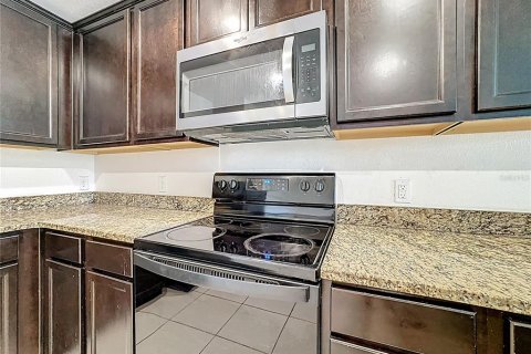 House in Dundee, Florida 4 bedrooms, 171.96 sq.m. № 2105509 - photo 6