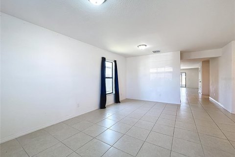 House in Dundee, Florida 4 bedrooms, 171.96 sq.m. № 2105509 - photo 14
