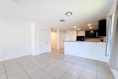 House in Dundee, Florida 4 bedrooms, 171.96 sq.m. № 2105509 - photo 13