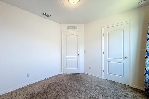 House in Dundee, Florida 4 bedrooms, 171.96 sq.m. № 2105509 - photo 30
