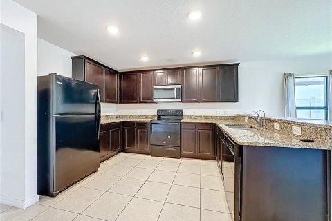 House in Dundee, Florida 4 bedrooms, 171.96 sq.m. № 2105509 - photo 4