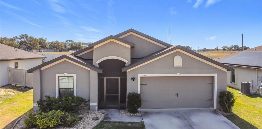 House in Dundee, Florida 4 bedrooms, 171.96 sq.m. № 2105509