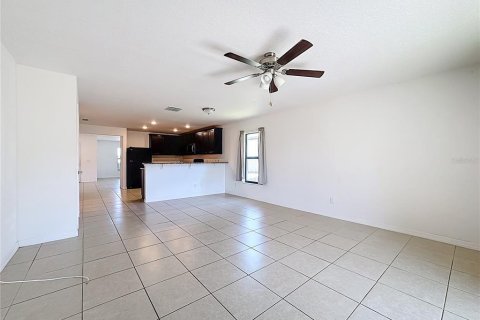 House in Dundee, Florida 4 bedrooms, 171.96 sq.m. № 2105509 - photo 12