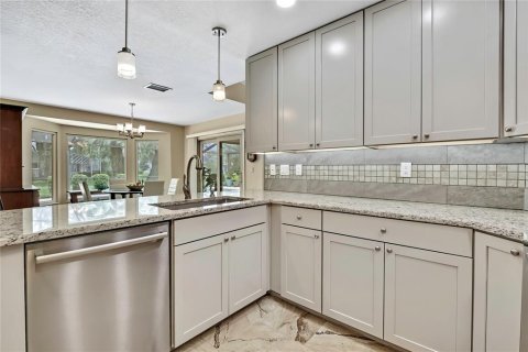 House in Weeki Wachee, Florida 3 bedrooms, 230.58 sq.m. № 1679603 - photo 13