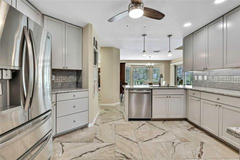 House in Weeki Wachee, Florida 3 bedrooms, 230.58 sq.m. № 1679603 - photo 12