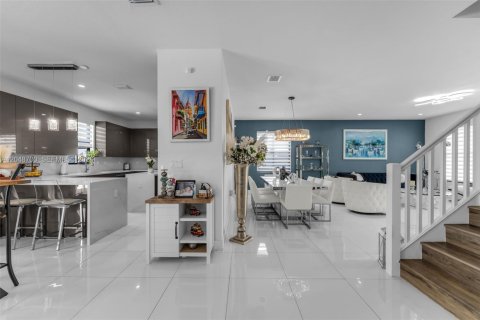 Casa en venta en Miami, Florida, 4 dormitorios, 285.49 m2 № 2240715 - foto 13