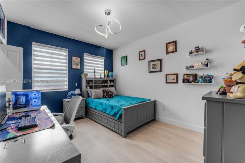 Casa en venta en Miami, Florida, 4 dormitorios, 285.49 m2 № 2240715 - foto 28