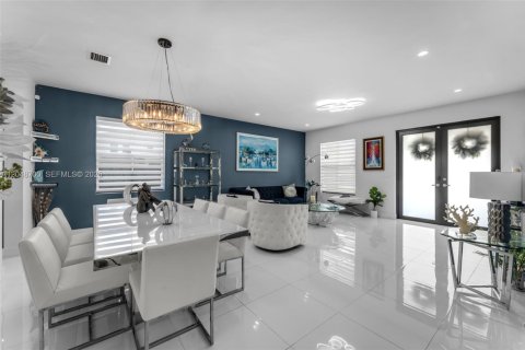 Casa en venta en Miami, Florida, 4 dormitorios, 285.49 m2 № 2240715 - foto 6