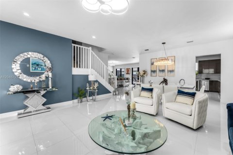 Casa en venta en Miami, Florida, 4 dormitorios, 285.49 m2 № 2240715 - foto 5