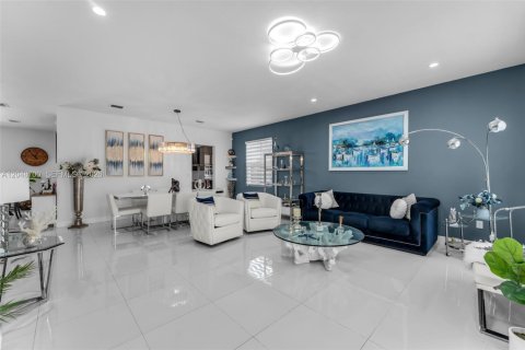 Casa en venta en Miami, Florida, 4 dormitorios, 285.49 m2 № 2240715 - foto 4