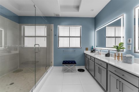 Casa en venta en Miami, Florida, 4 dormitorios, 285.49 m2 № 2240715 - foto 23