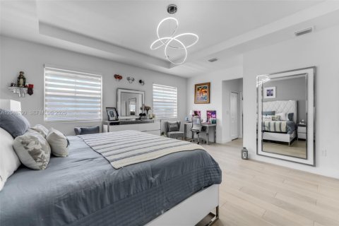 Casa en venta en Miami, Florida, 4 dormitorios, 285.49 m2 № 2240715 - foto 20