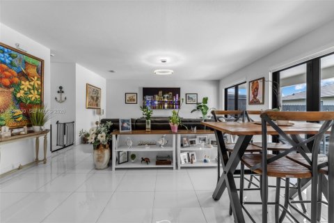 Casa en venta en Miami, Florida, 4 dormitorios, 285.49 m2 № 2240715 - foto 7