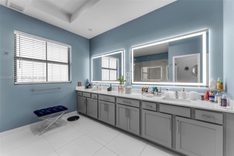 Casa en venta en Miami, Florida, 4 dormitorios, 285.49 m2 № 2240715 - foto 24