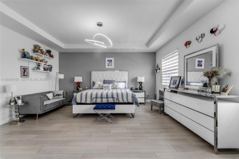Casa en venta en Miami, Florida, 4 dormitorios, 285.49 m2 № 2240715 - foto 19