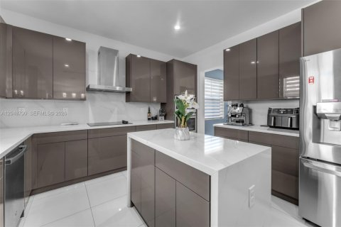 Casa en venta en Miami, Florida, 4 dormitorios, 285.49 m2 № 2240715 - foto 9