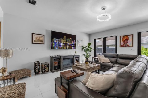 Casa en venta en Miami, Florida, 4 dormitorios, 285.49 m2 № 2240715 - foto 14