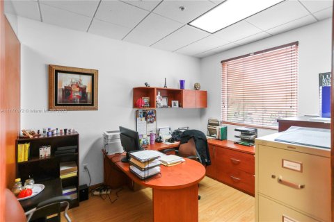 Купить коммерческую недвижимость в Дорал, Флорида № 2063197 - фото 16