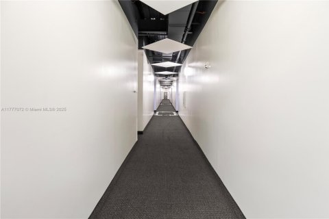 Купить коммерческую недвижимость в Дорал, Флорида № 2063197 - фото 20