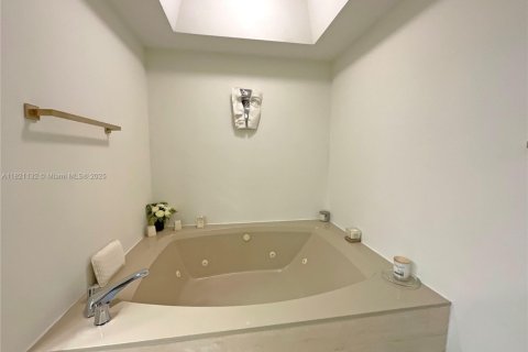 Copropriété à vendre à Aventura, Floride: 2 chambres, 150.69 m2 № 1942564 - photo 15