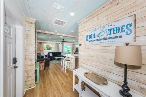 Apartment in Redington Shores, Florida 2 bedrooms, 80.55 sq.m. № 812003 - photo 3