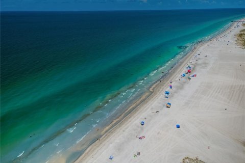 Apartment in Redington Shores, Florida 2 bedrooms, 80.55 sq.m. № 812003 - photo 20
