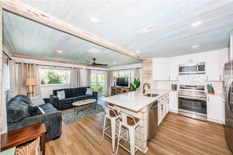 Apartment in Redington Shores, Florida 2 bedrooms, 80.55 sq.m. № 812003 - photo 4