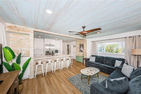 Apartment in Redington Shores, Florida 2 bedrooms, 80.55 sq.m. № 812003 - photo 2