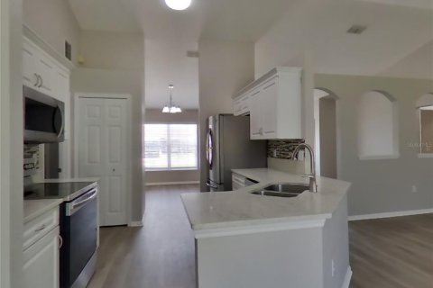 House in Orlando, Florida 3 bedrooms, 153.85 sq.m. № 1805087 - photo 18