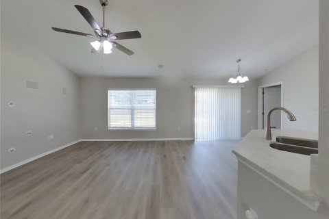House in Orlando, Florida 3 bedrooms, 153.85 sq.m. № 1805087 - photo 2