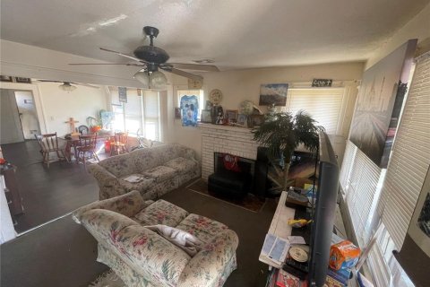 House in Saint Petersburg, Florida 4 bedrooms, 151.62 sq.m. № 2230974 - photo 5